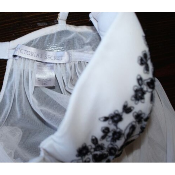 Victorias Secret Ivory Black Embroidered Babydoll - Picture 7 of 7